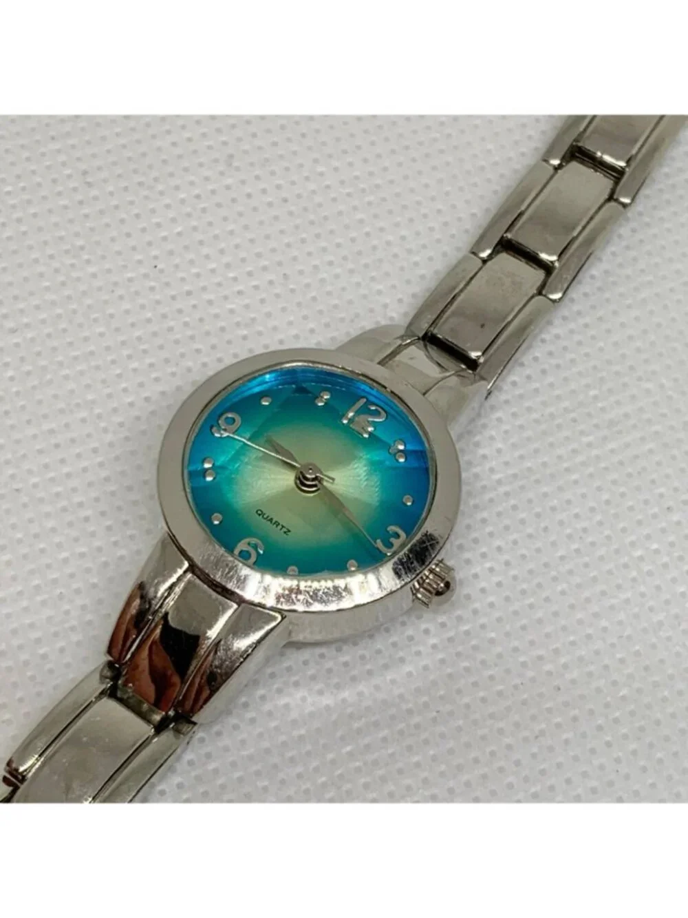 Silver tone women’s watch quartz analog blue dial 23mm  links bracelet running